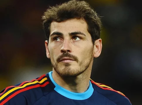 Iker-Casillas Iker Casillas: De parar goles a parar el corazón, ¡descubre su giro de vida post Real Madrid!