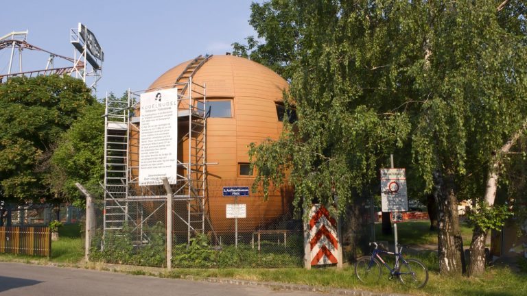 ¡Insólito! Descubre el 'País' de 8 metros en Viena: Una historia de ensueño y locura