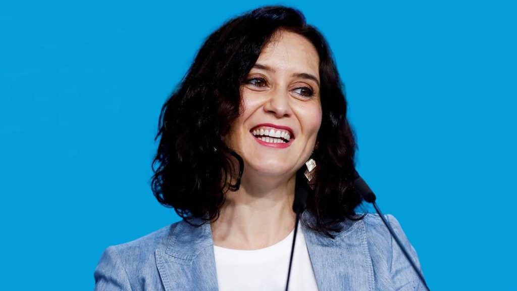 Telecinco rescata un programa que tenía abandonado aprovechando la polémica de Ayuso y su pareja 56 Telecinco rescata un programa que tenía abandonado aprovechando la polémica de Ayuso y su pareja