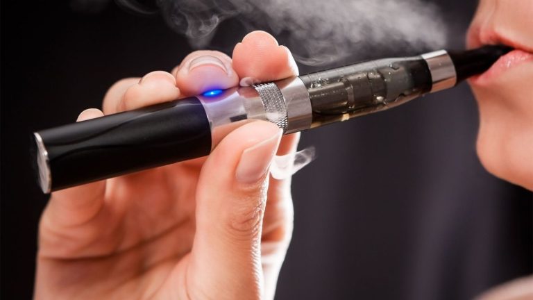 La nueva normativa europea hace temblar el mercado de los vapers en España