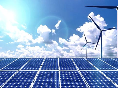 Las renovables reducen el precio de la luz e iluminan el futuro de los españoles Las renovables reducen el precio de la luz e iluminan el futuro de los españoles