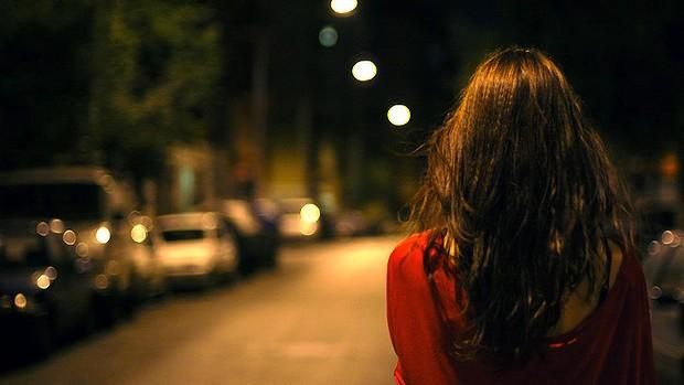 Los países en los que las mujeres se sienten menos seguras caminando de noche por la calle