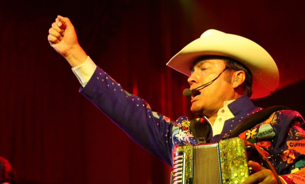 Jorge Hernández, vocalista de los Tigres del Norte