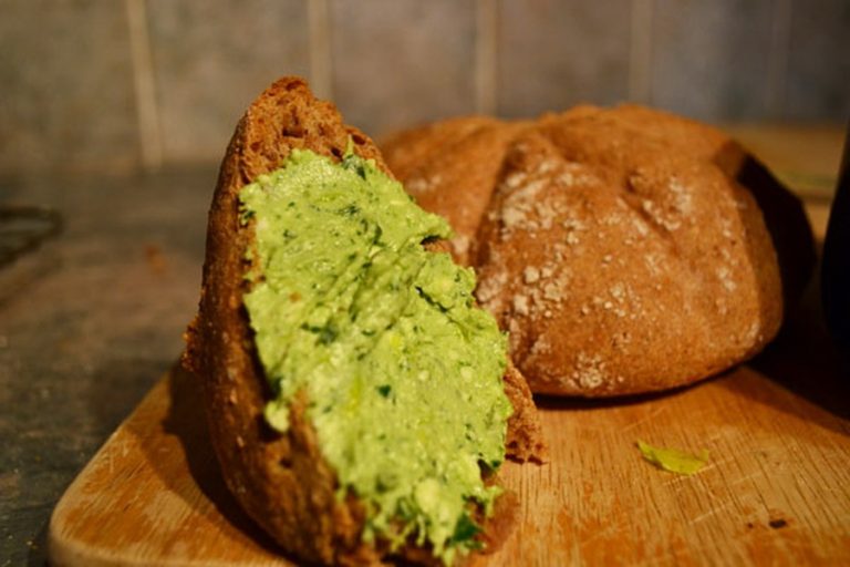 Descubre el Moretum, una exquisita receta de crema de queso de la antigua Roma que tienes que probar