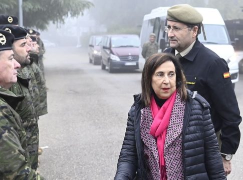 Margarita Robles se toma en serio el riesgo de guerra por Putin