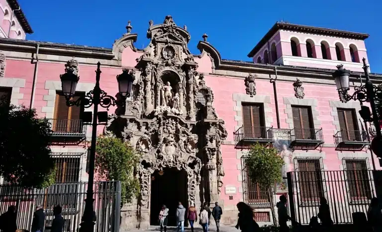 UN RECORRIDO POR EL TIEMPO