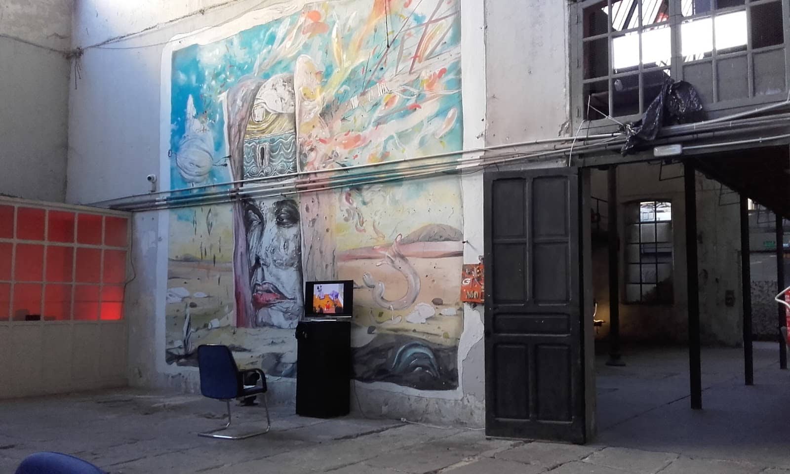 La Neomudéjar no solo es un referente en el panorama artístico alternativo, sino que también ocupa un lugar importante en la oferta cultural de Madrid.