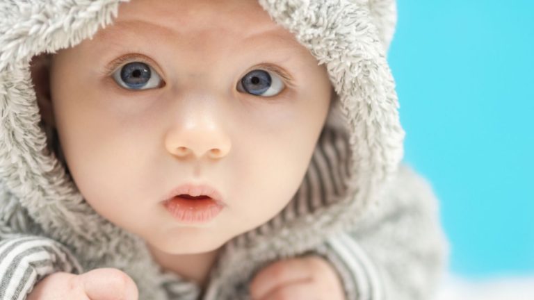 ¿Por qué cambian de color los ojos de los bebés cuando crecen?