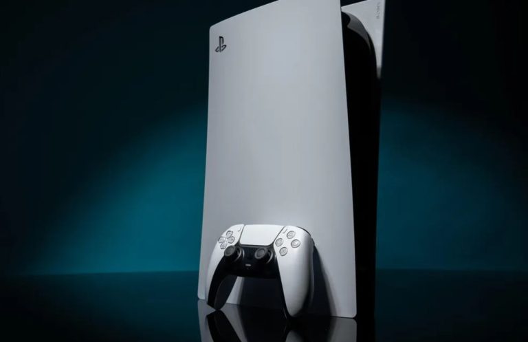 El Corte Inglés te regala un cupón de descuento en juegos de PS5 aprovechando la oferta de la PlayStation Slim