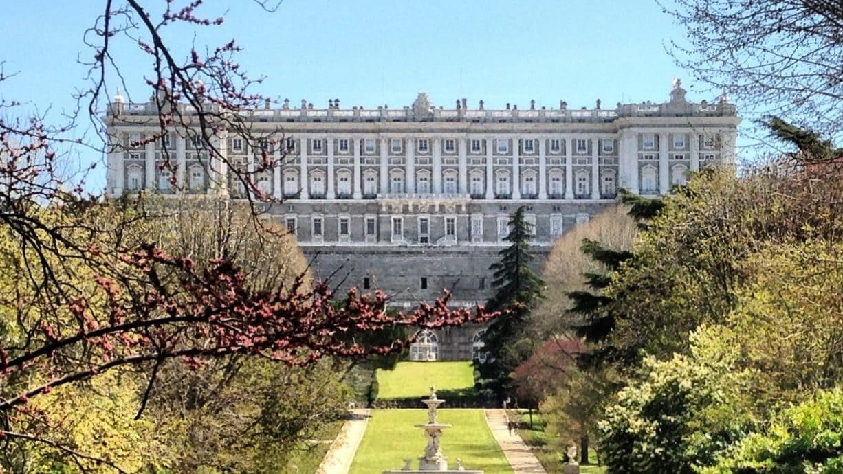 LA REALEZA Y LA EDUCACIÓN