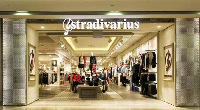 Pantalones que adelgazan y otras 7 novedades de Stradivarius para primavera