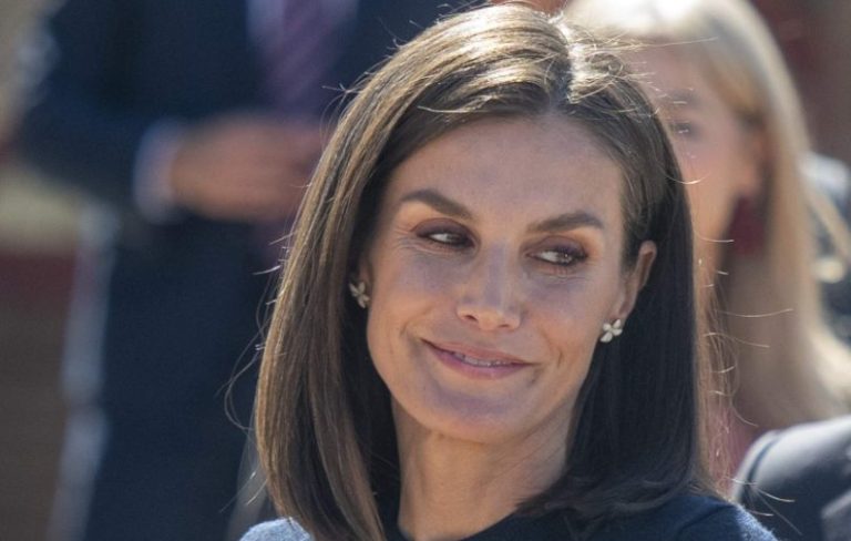 Pilar Eyre cuenta el feísimo gesto de Letizia con las infantas Elena y Cristina delante de Felipe VI