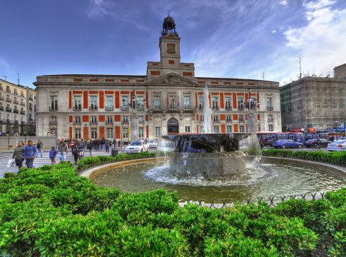 Puerta del Sol 5 Puerta del Sol: Conoce el vibrante kilómetro cero de España