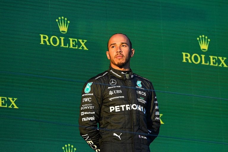 Hamilton se muerde la lengua antes de unirse a Ferrari