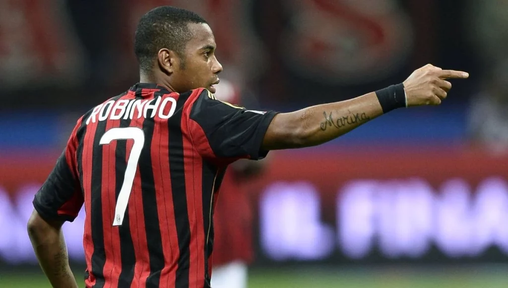 De estrella del Real Madrid a encadenar polémicas: esta es la última que ha liado el futbolista brasileño Robinho 23 Robinho, de la gloria al escándalo