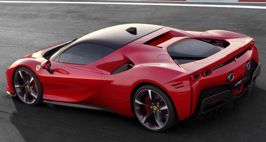 Un Ferrari en una gasolinera 'low-cost'