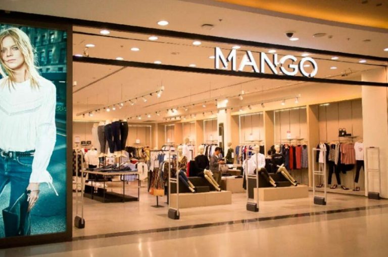 Viste romántica con la camisa de Mango que lleva Rocío Osorio