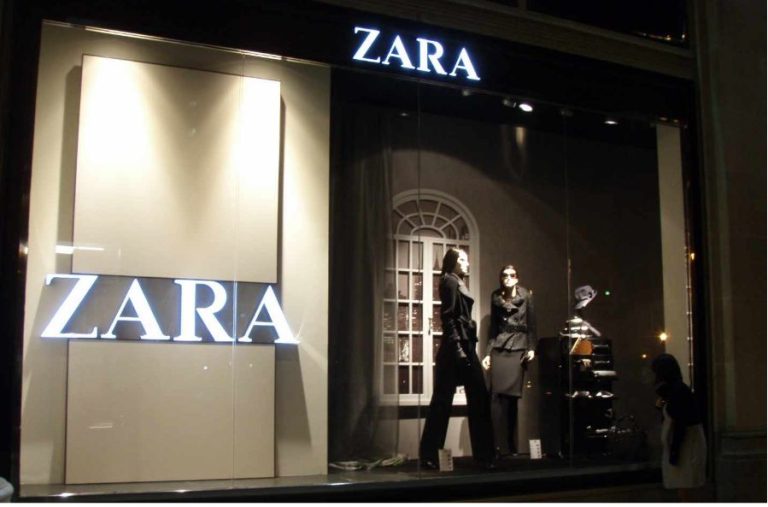 Presume de estilo urbano pero elegante con este vestido de Zara por menos de 10 euros