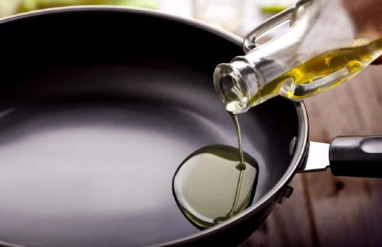 Cocinar con aceite de oliva: ¿buena o mala idea?