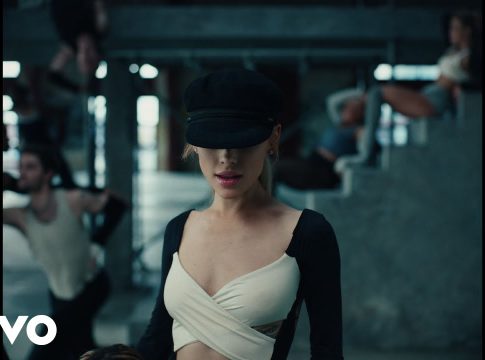 Miniatura del vídeo: Ariana Grande - yes, and? (official music video)