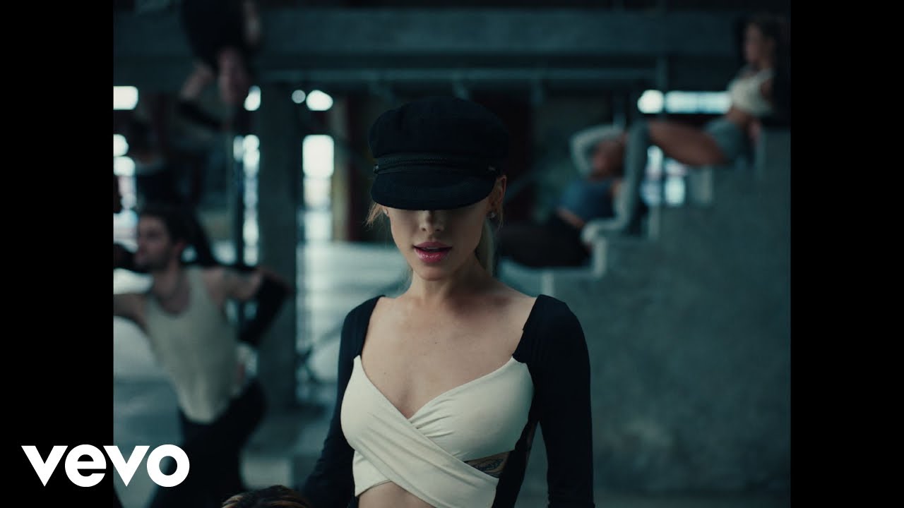 Miniatura del vídeo: Ariana Grande - yes, and? (official music video)