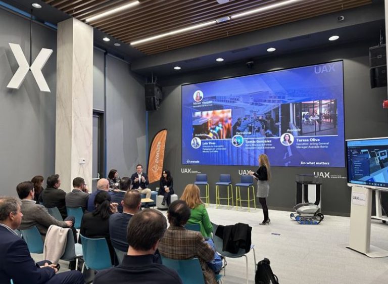 Avanade llega al campus Madrid Chamberí de UAX con un espacio “de innovación y cocreación” entre estudiantes y profesionales