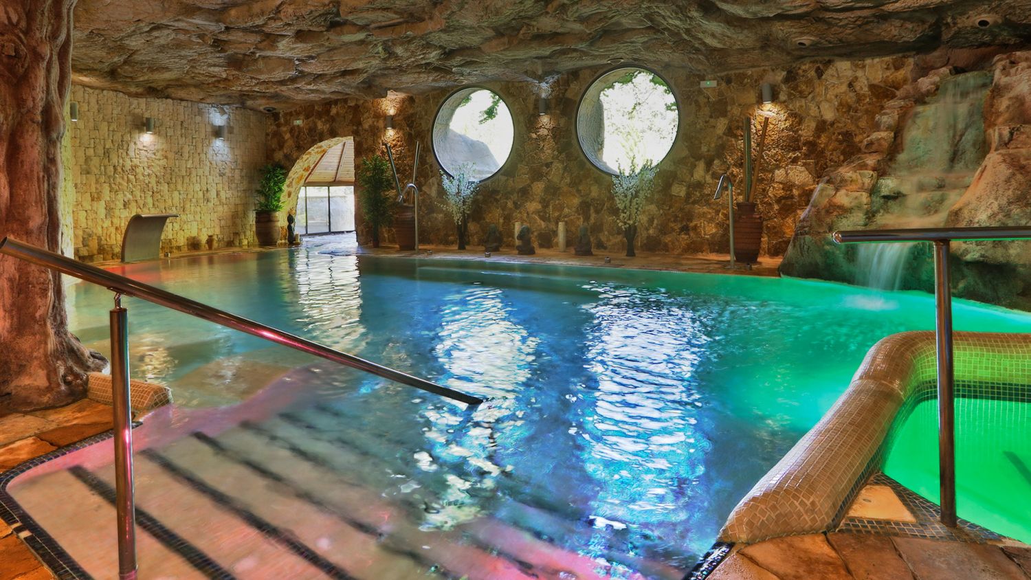 EL ENCANTO DEL AGUA: BALNEARIOS IMPERDIBLES