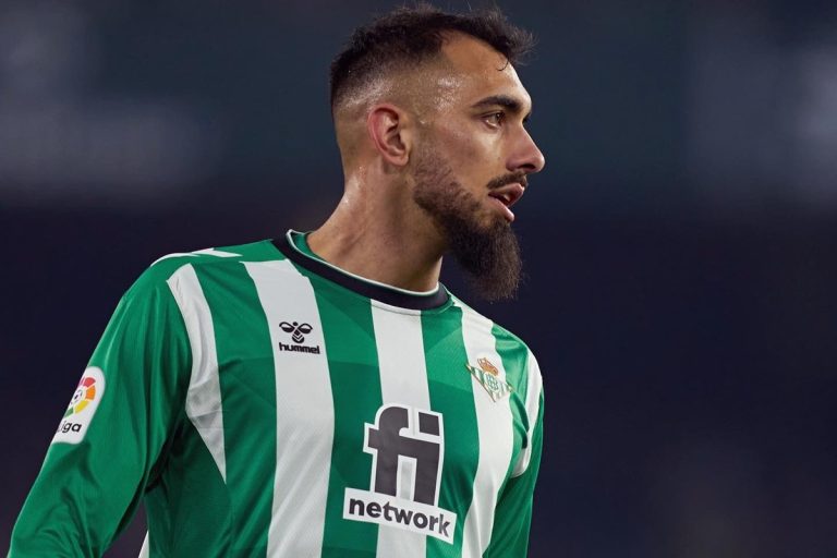 Borja Iglesias tiene una oferta muy jugosa para salir del Betis: un histórico de LaLiga