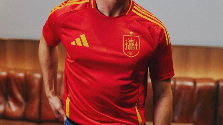 La camiseta de España para la Euro 2024 se va a vender como churros: brillante