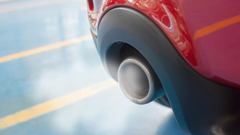 Todos los detalles del lío de la DGT y su etiqueta medioambiental