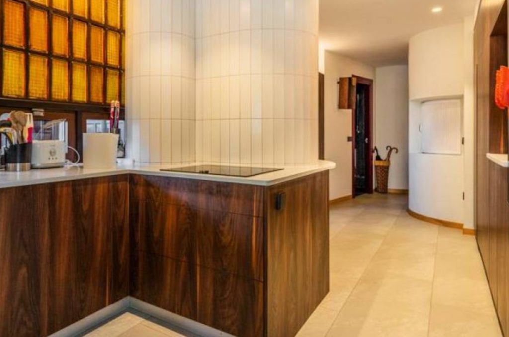 La venta contra reloj para las viviendas de lujo de Torres Blancas: descuentos y por debajo del millón 2 Cocina en una de las viviendas de lujo de Torres Blancas