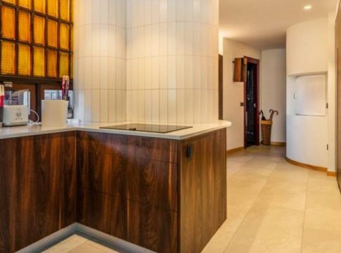 Cocina en una de las viviendas de lujo de Torres Blancas Cocina en una de las viviendas de lujo de Torres Blancas
