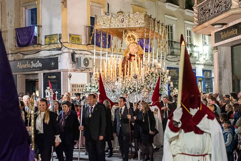 Las mujeres podrán vestir de nazarenas tras 250 años de historia en la procesión de 'Las Descalzas' de Semana Santa