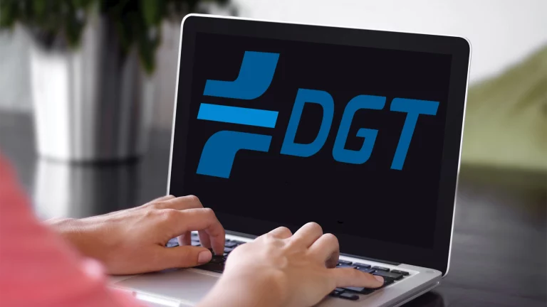 Ataque a la DGT: te contamos por qué se han robado 40 millones de matrículas en España