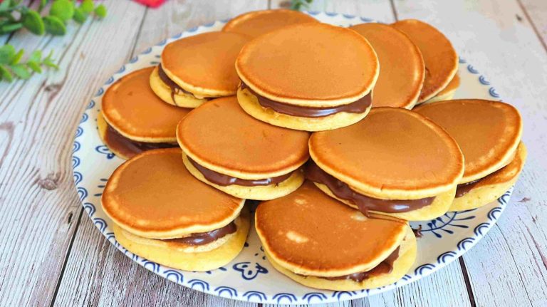 Aprende a hacer dorayakis, una deliciosa receta de la cocina japonesa que puso de moda Doraemon