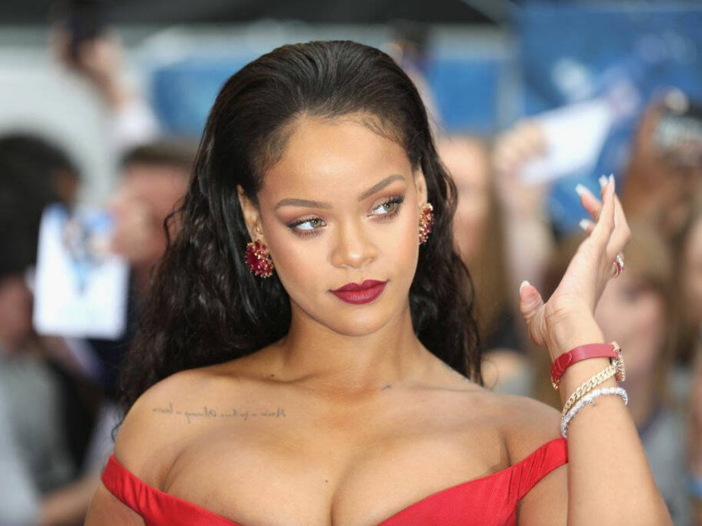 El podio de los 3 cantantes más ricos y virales del mundo: la primera es sorprendente 3 El Imperio Fenty: cómo Rihanna construyó su fortuna