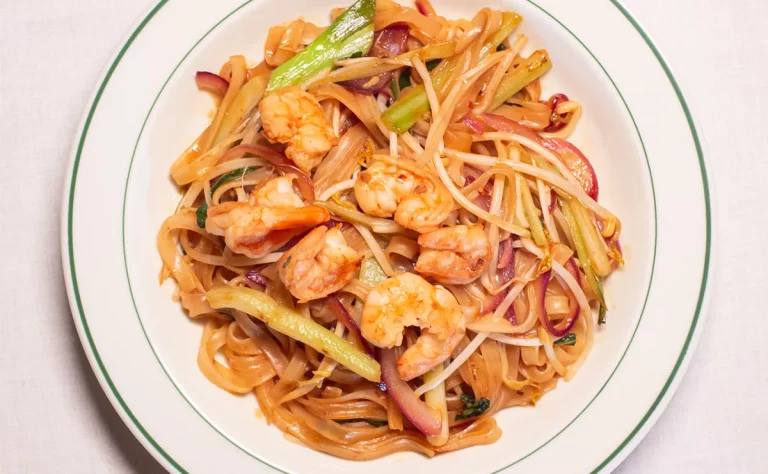 Fideos de arroz con gambas, receta casera de una delicia asiática