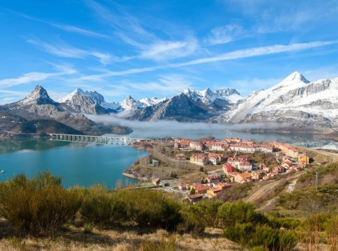 Maravíllate visitando los 'fiordos' de España, con preciosas aguas cristalinas y roca caliza
