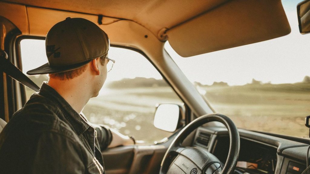 Las multas de 200 euros de la DGT para quienes usan gafas o lentillas 11 DGT: El examen médico para renovar el carnet determina nuestras necesidades visuales