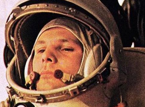 Hoy habría cumplido 90 años el primer hombre que viajó al espacio exterior: un repaso a la apasionante historia de Yuri Gagarin