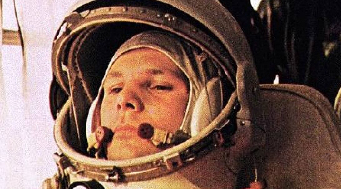 Hoy habría cumplido 90 años el primer hombre que viajó al espacio exterior: un repaso a la apasionante historia de Yuri Gagarin
