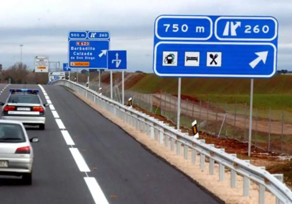 El truco para saber fácil si una gasolinera está en la autovía o en un desvío 60 Señales engañosas