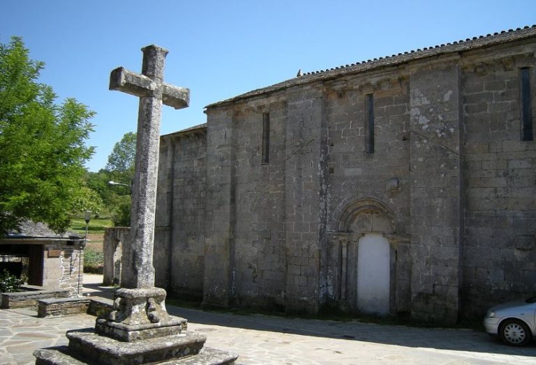 Corte parcial en la LU-P-2408 en Guntín (Lugo) debido al hundimiento del firme por la crecida del río