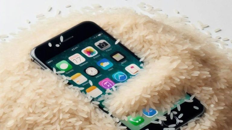 Si se te moja el móvil, no lo metas en arroz para secarlo: Apple dice que hagas otra cosa