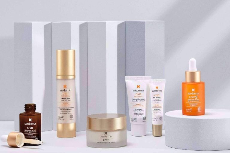 DMAE y ácido tranexámico, dos de los activos antiedad más famosos disponibles en la tienda de Perfumerías Laguna