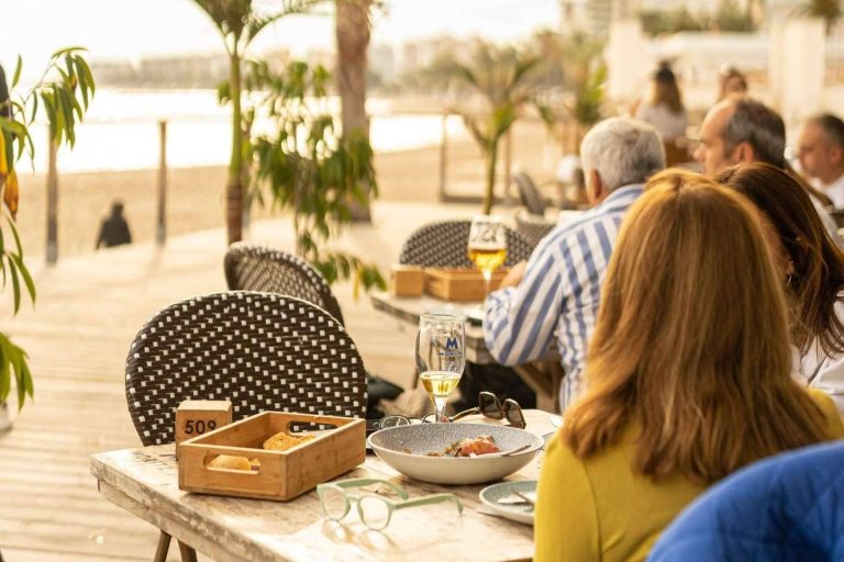 Disfrutar de algunos de los mejores platos de la cocina mediterránea en PLAYACHICA