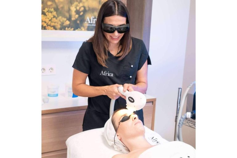 Los especialistas en tratamientos para el rejuvenecimiento facial de Centro Médico Estético África