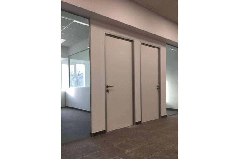 Mamparas divisorias para despachos de la mano de Protecnics Global