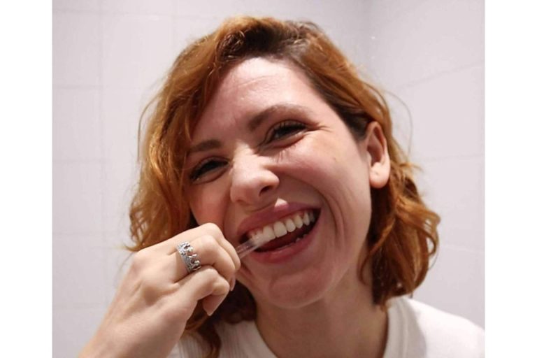 Las tiras blanqueadoras detrás de las sonrisas de Hollywood llegan a España