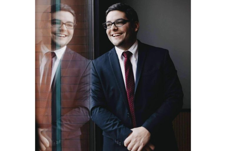 Alejandro Millán ofrece servicios de consultoría financiera enfocados en planificación financiera integral